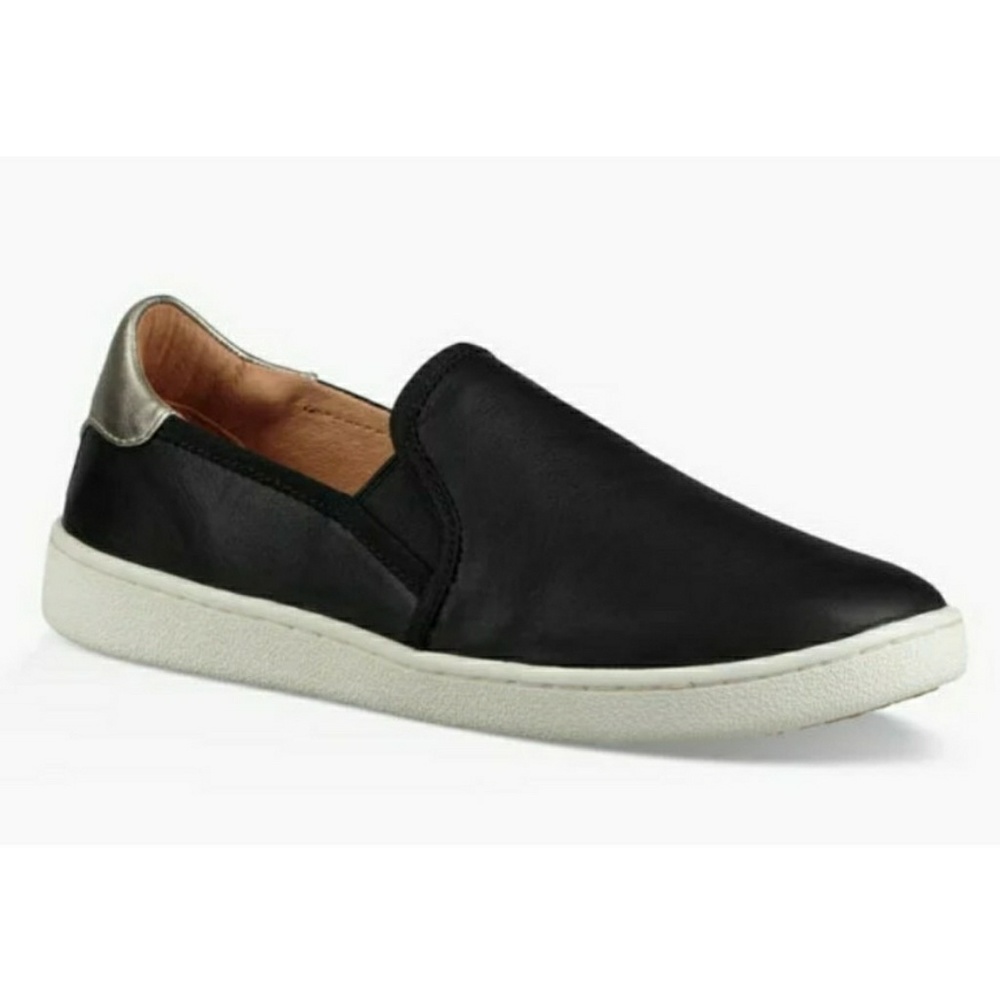 UGG CAS SLIP-ON in BLACK